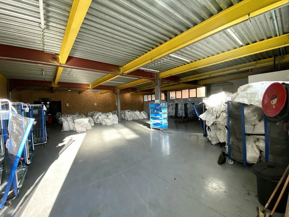 Location Entrepôt 539 m² - Photo 1