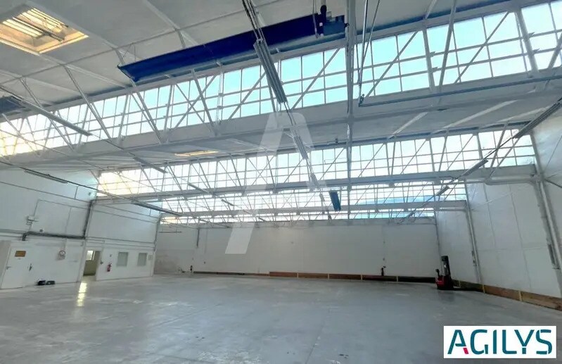 4 Rue Galvani, Massy to rent - Building Photo - Image 2 of 12