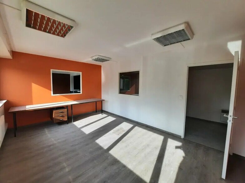 Office in Rouen to rent - Building Photo - Image 3 of 10