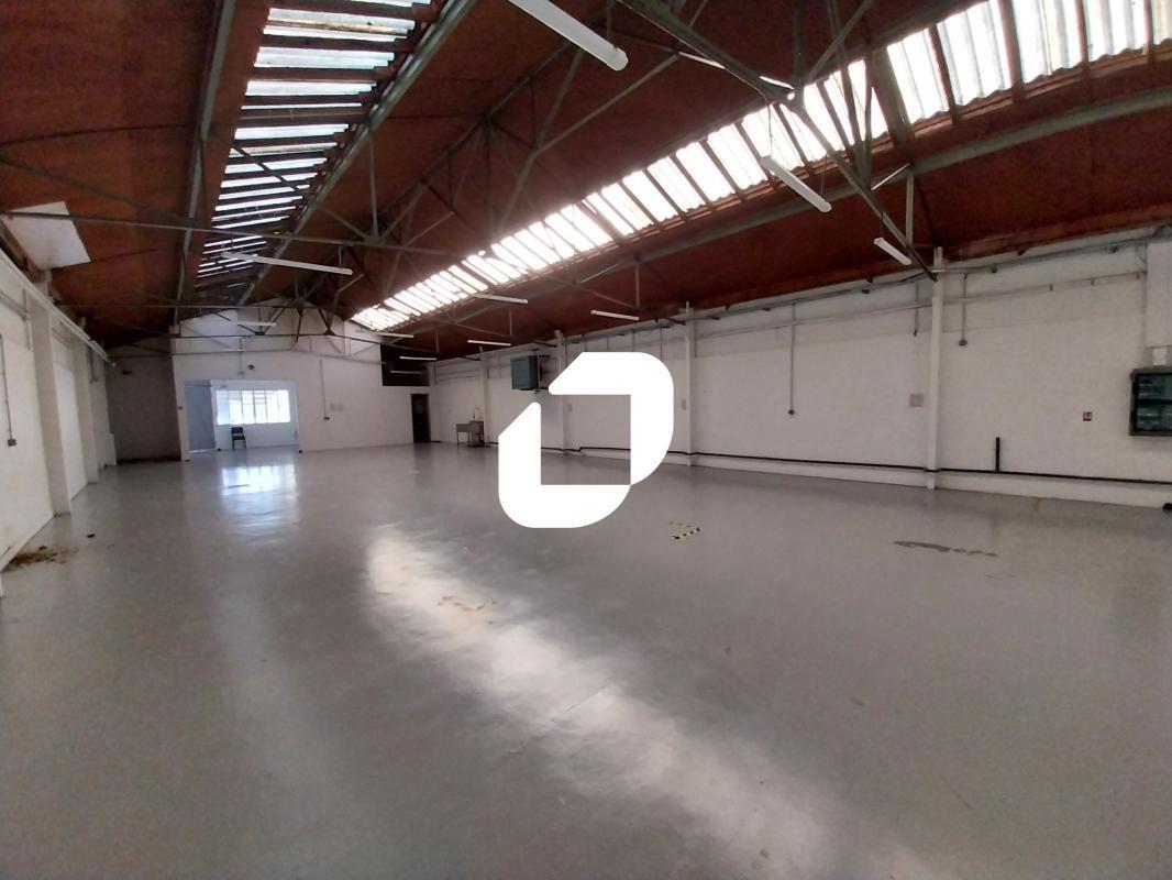 Light Industrial in Villeneuve-Saint-Georges to rent Interior Photo- Image 1 of 8