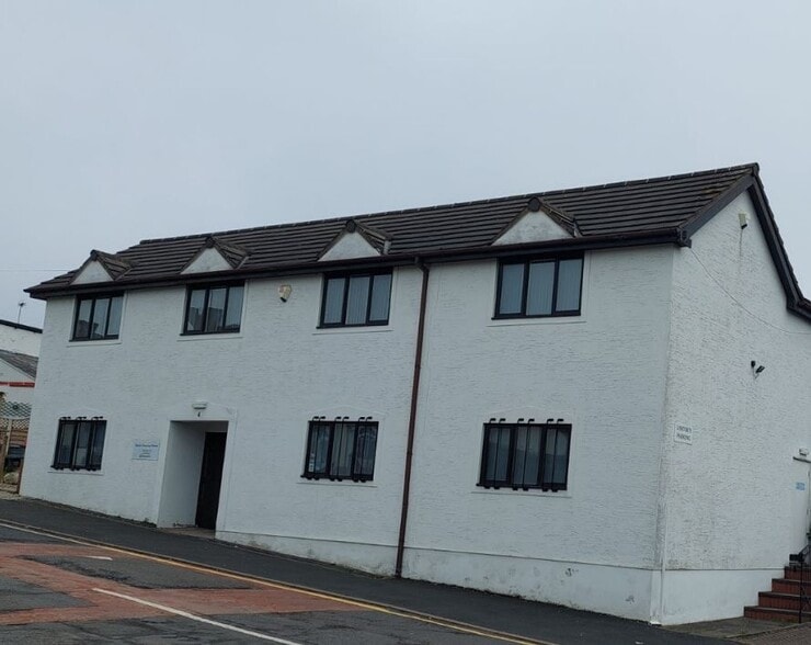 4 Barrack Ln, Halesowen for sale - Primary Photo - Image 1 of 1