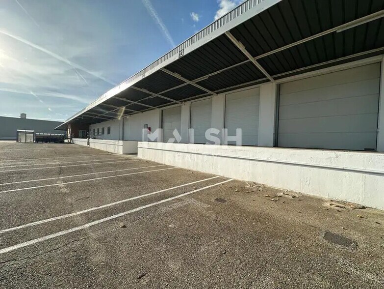 Light Industrial in Corbas to rent - Building Photo - Image 2 of 16
