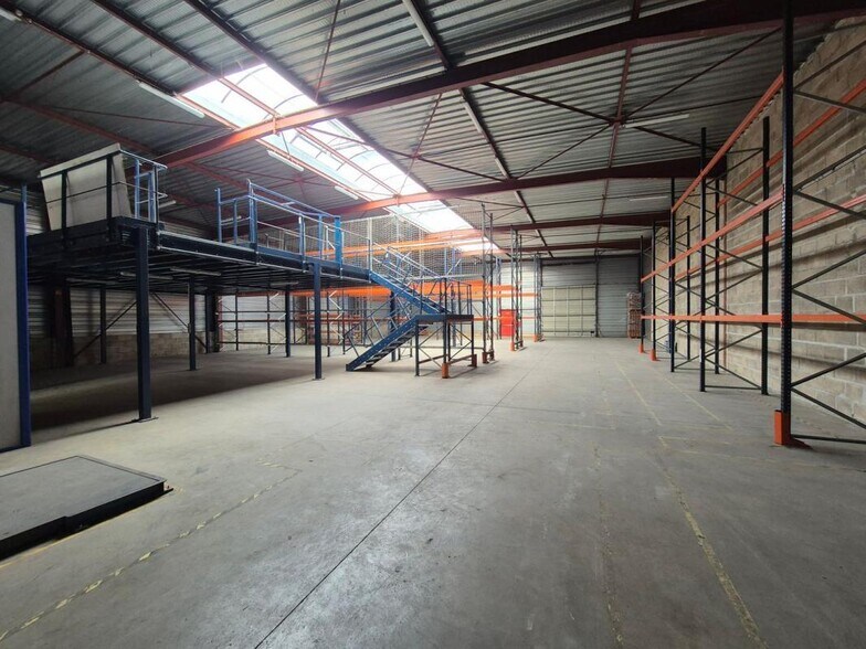 Industrial in Saint-Soupplets to rent - Building Photo - Image 1 of 9