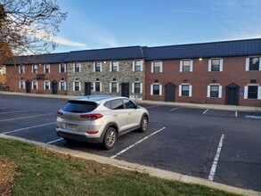 8101 Hinson Farm Rd, Alexandria, VA for rent Building Photo- Image 1 of 6