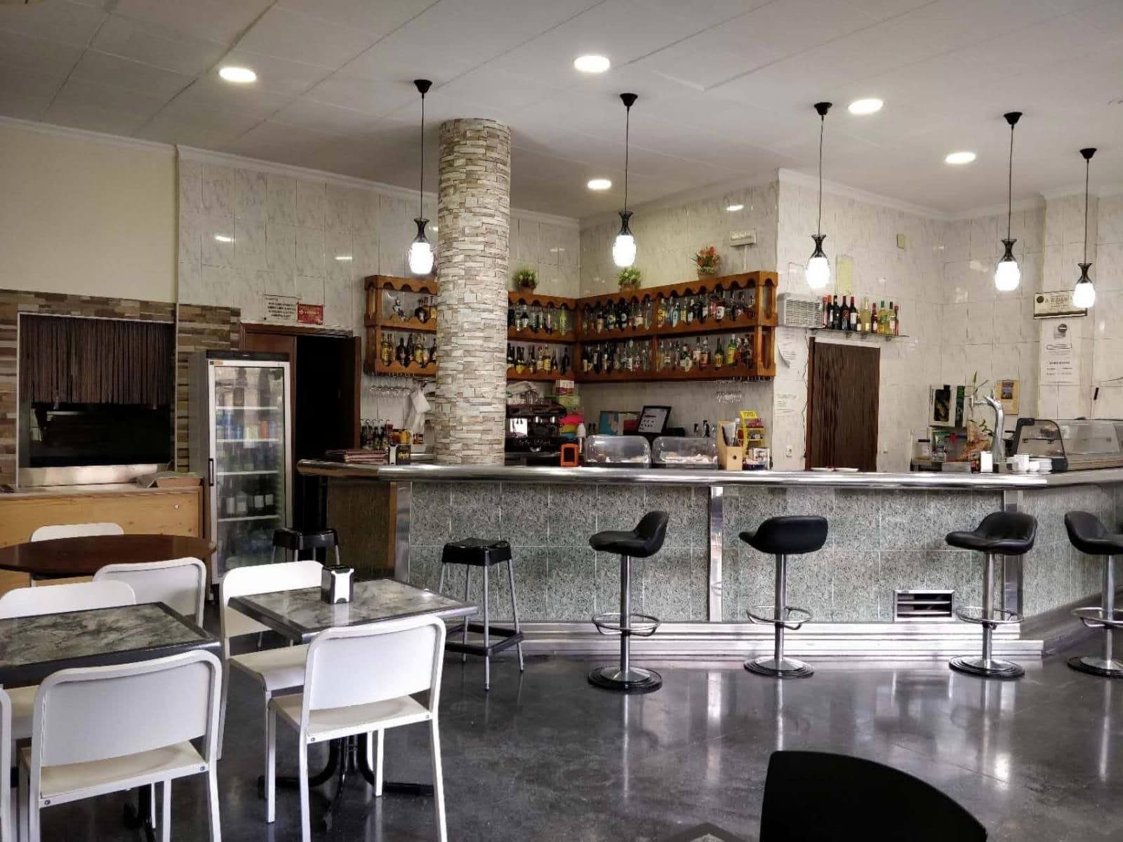 Retail in Barcelona, Barcelona to rent Interior Photo- Image 1 of 22