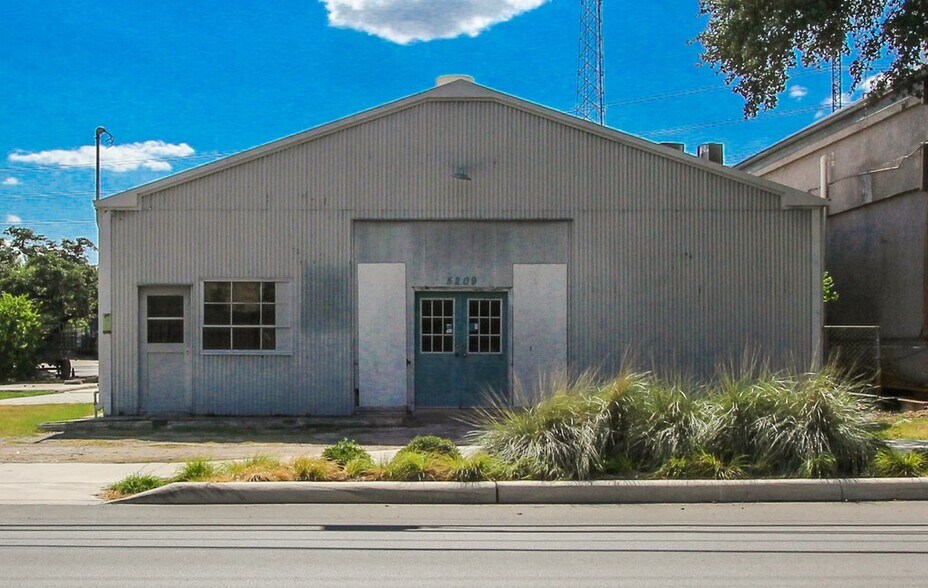 5209 Mccullough Ave, San Antonio, TX for rent - Building Photo - Image 1 of 11