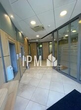 Retail in Marseille to rent Interior Photo- Image 2 of 3