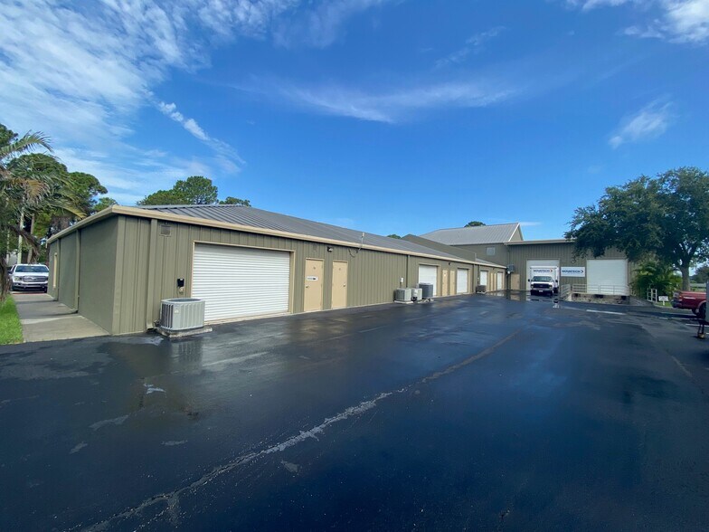 5131 Industry Dr, Melbourne, FL for rent - Building Photo - Image 3 of 3