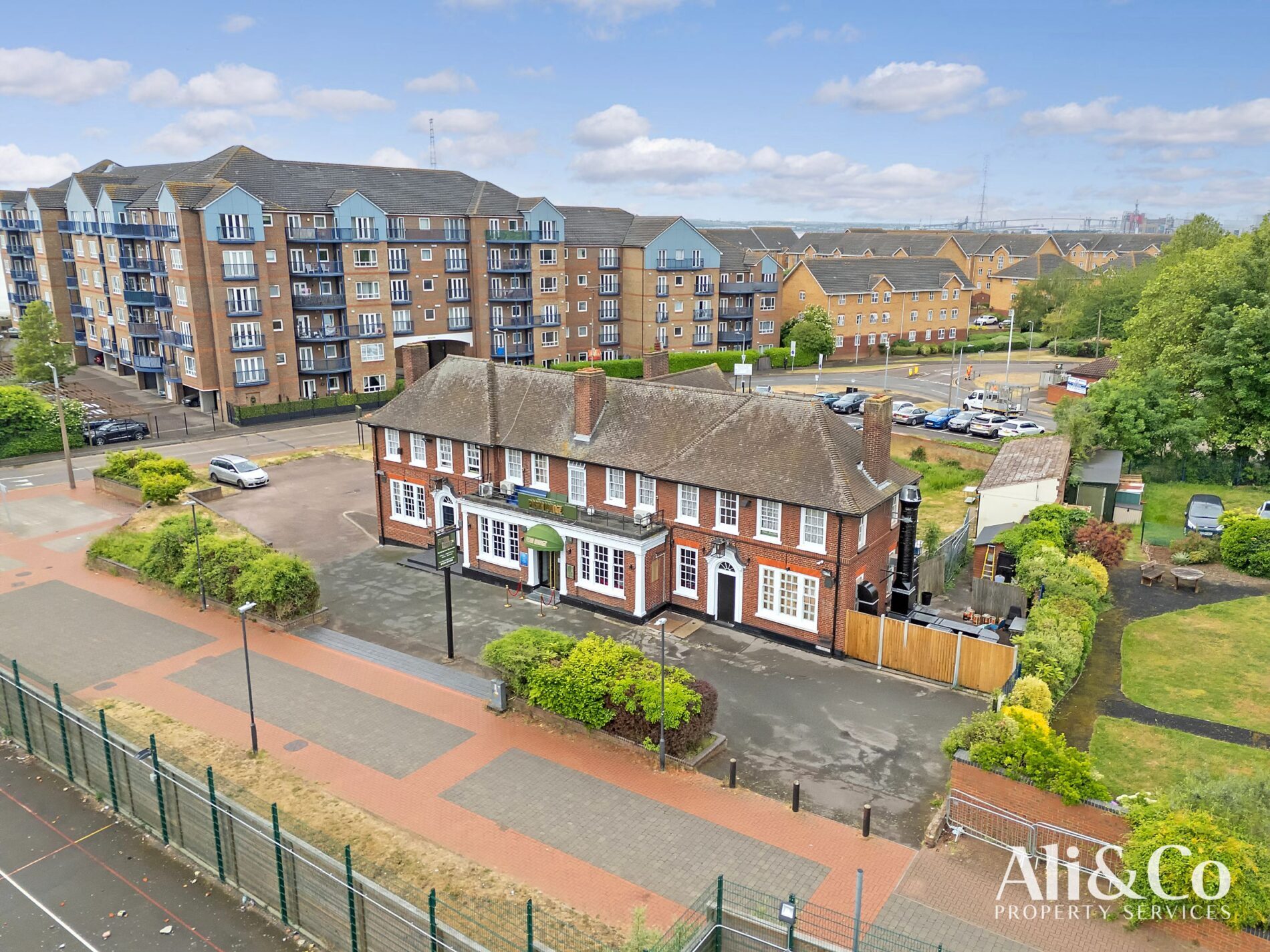 Kings Walk, Grays to rent Primary Photo- Image 1 of 14