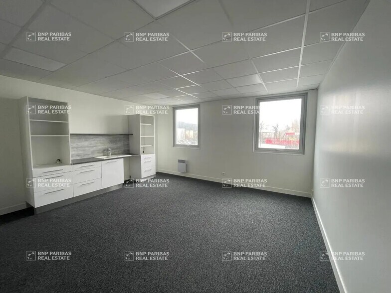 Office in Floirac to rent - Building Photo - Image 3 of 17