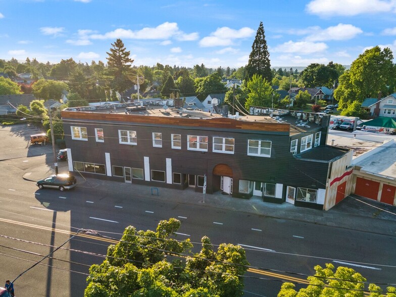 7311-7331 NE Sandy Blvd, Portland, OR for rent - Building Photo - Image 3 of 7