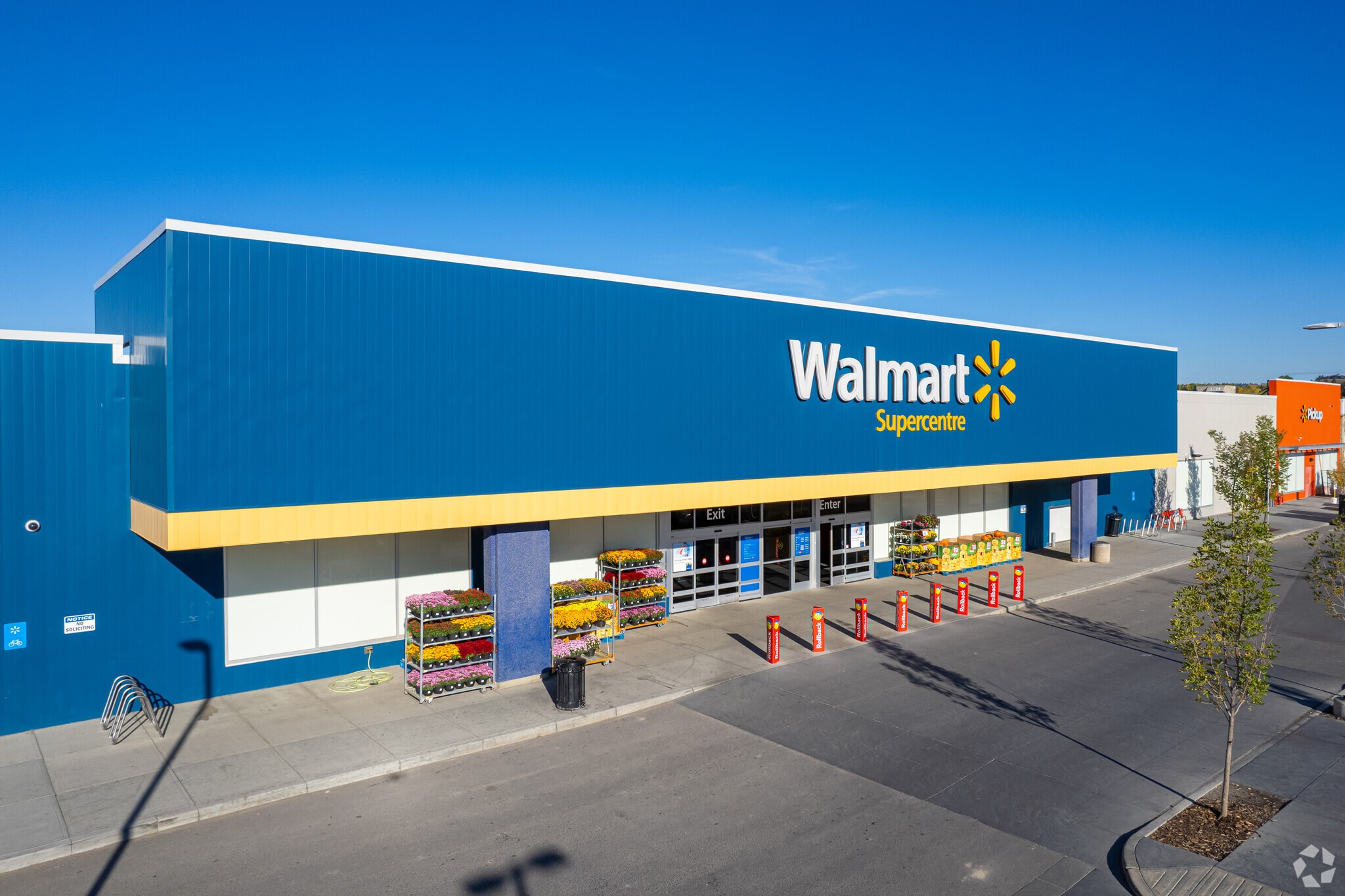 Northland Village portfolio of 5 properties for sale on LoopNet.co.uk Primary Photo- Image 1 of 6