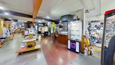 Retail in Madrid, Madrid to rent Interior Photo- Image 2 of 7