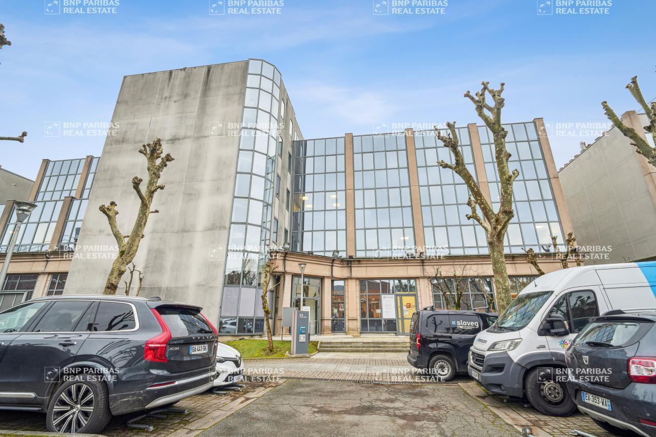Office in Neuilly-Plaisance for sale Building Photo- Image 1 of 14