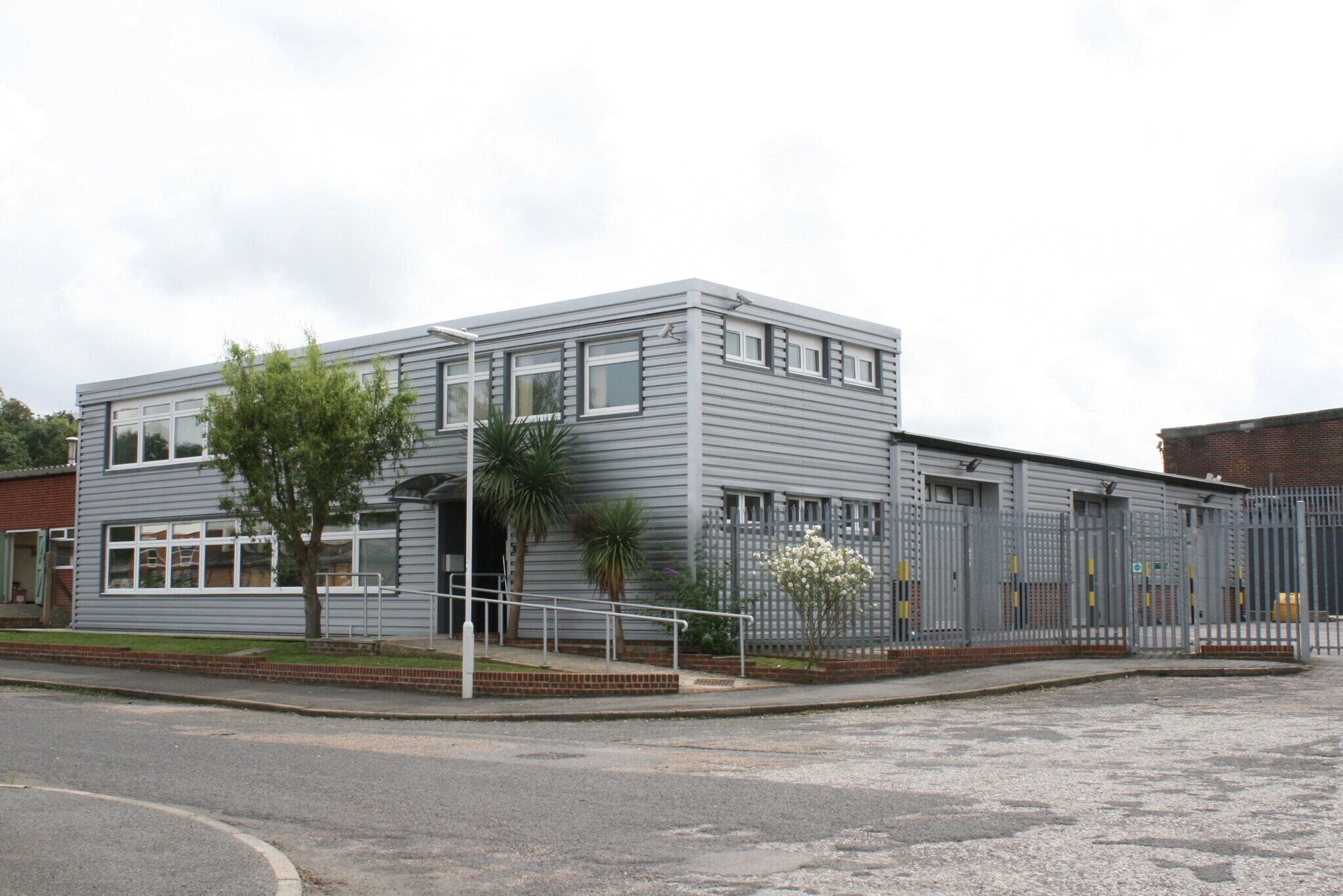 1 Charlwoods Pl, East Grinstead for sale Building Photo- Image 1 of 1