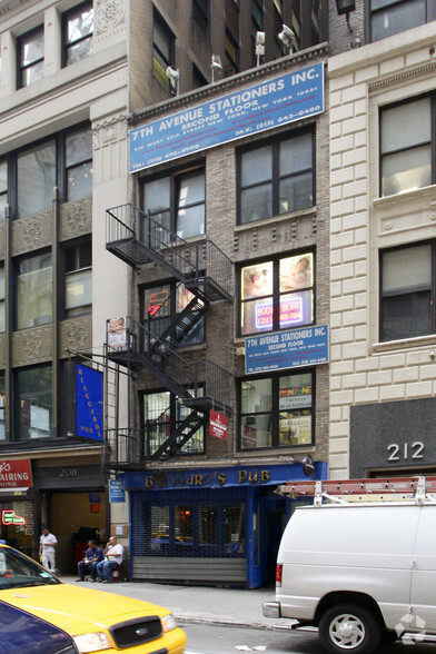 210 W 35th St, New York, NY for rent - Primary Photo - Image 1 of 9