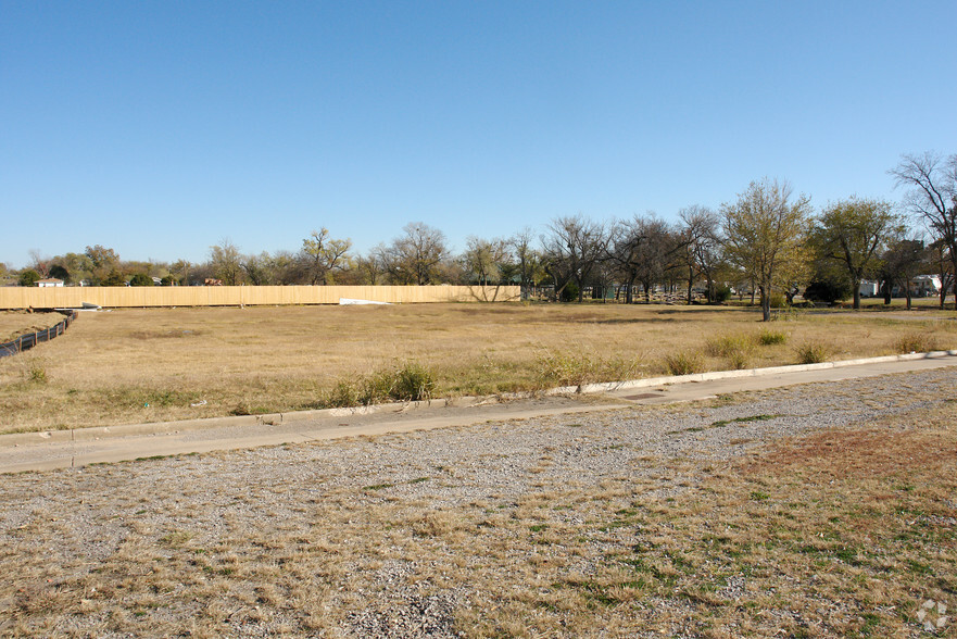 212 SW Sheridan Rd, Lawton, OK for sale - Building Photo - Image 2 of 4