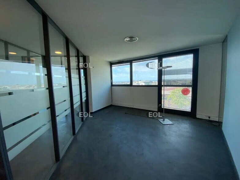Office in Marseille for sale - Building Photo - Image 3 of 7