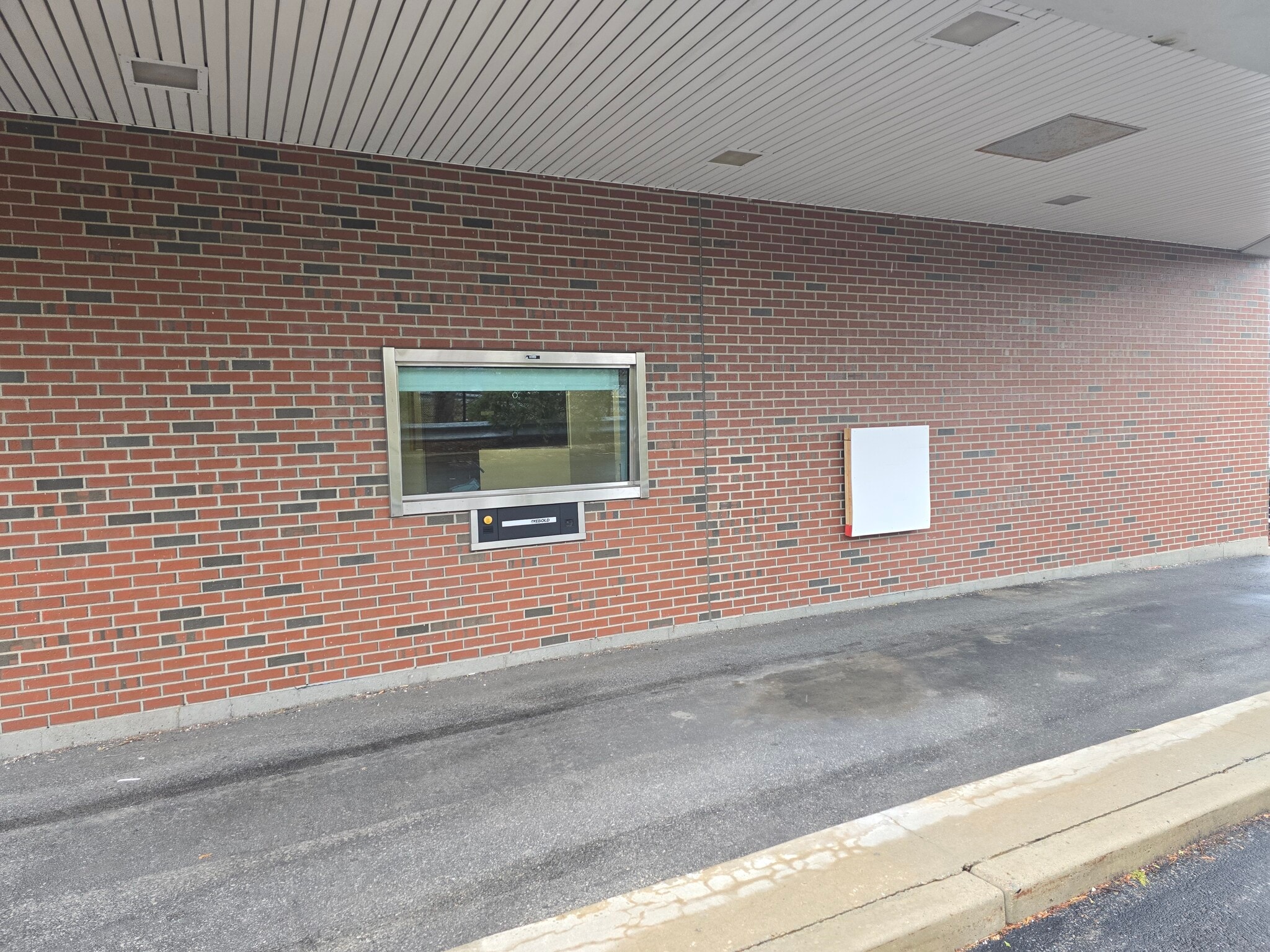 222 Great Rd, Littleton, MA to rent Interior Photo- Image 1 of 11