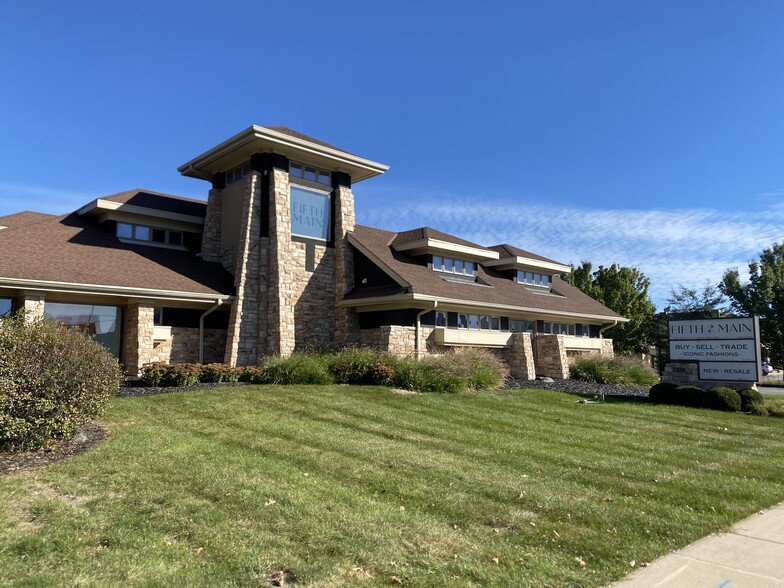 1550-1556 W Mequon Rd, Mequon, WI for sale - Building Photo - Image 1 of 12