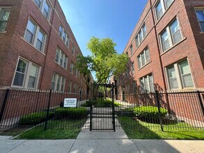 821 E 49th St, Chicago, IL for sale Primary Photo- Image 1 of 9