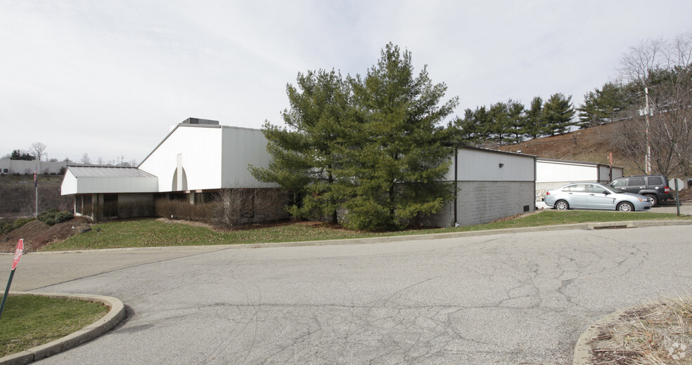 400 Business Center Dr, Pittsburgh, PA for rent - Building Photo - Image 3 of 5