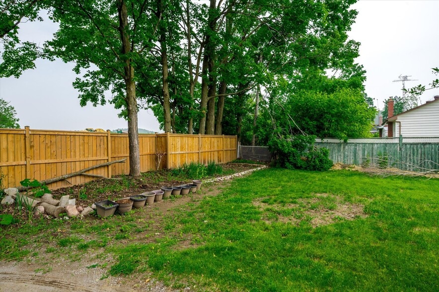 2449 Queen Mary St, Cavan, ON for sale - Building Photo - Image 2 of 16