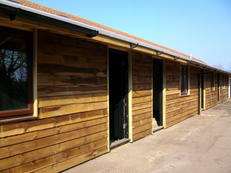 Poynters Ln, Southend On Sea for sale - Building Photo - Image 1 of 1