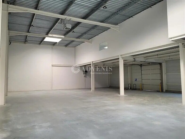 Light Industrial in Carquefou to rent - Interior Photo - Image 2 of 6