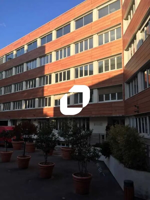 Office in Saint-Denis to rent Building Photo- Image 1 of 7