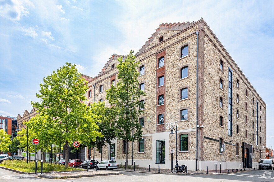 26 Avenue Des Chemins De Fer Industriels, Aubervilliers to rent - Building Photo - Image 2 of 4