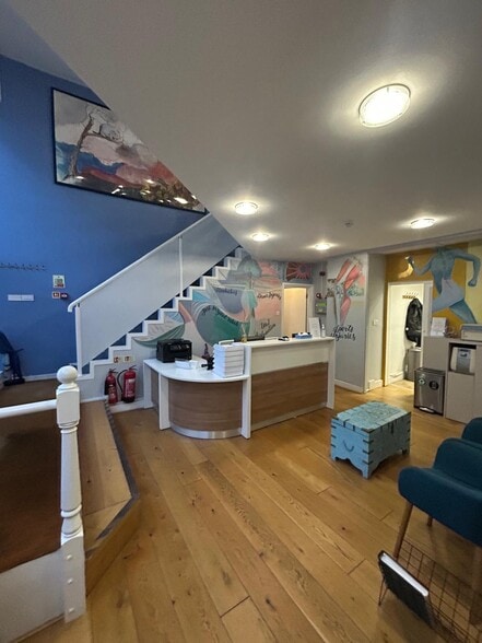 1 Belsize Cres, London to rent - Lobby - Image 3 of 9