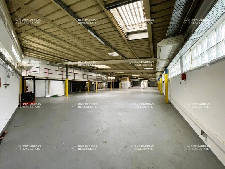 Industrial in Villeneuve-le-Roi for sale - Interior Photo - Image 2 of 6