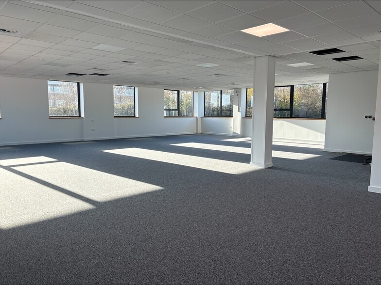 Emperor Way, Exeter to rent - Building Photo - Image 2 of 16