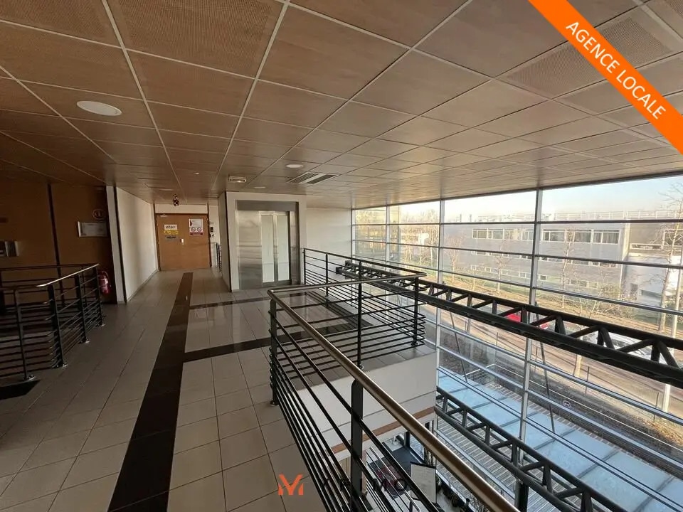 Location Bureaux 278 m² - Photo 1