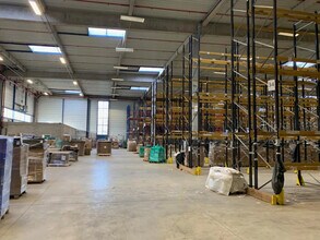 Industrial in Marly-la-Ville to rent Building Photo- Image 1 of 2