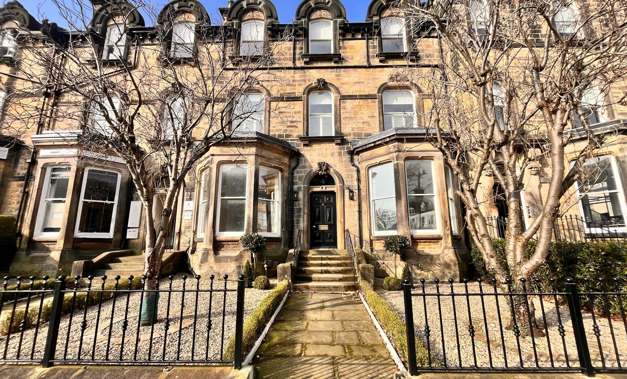 4 Princes Sq, Harrogate to rent Building Photo- Image 1 of 8