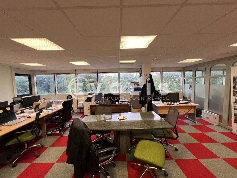 Office in Créteil to rent - Interior Photo - Image 2 of 8