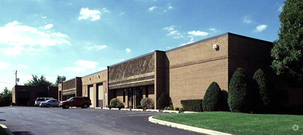 1000 Industrial Dr, Bensenville, IL for rent Primary Photo- Image 1 of 3