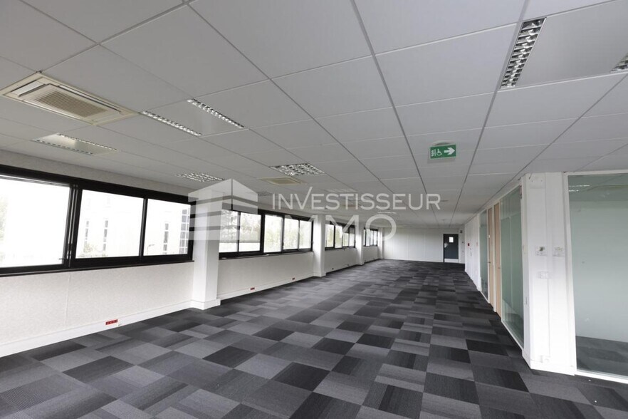 Office in Massy to rent - Interior Photo - Image 2 of 15