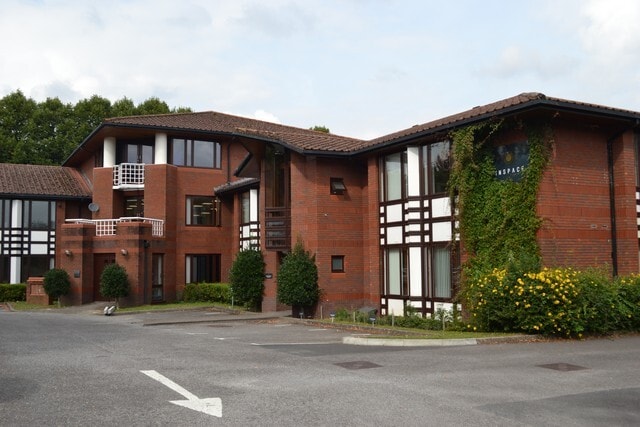 6-8 Oriel Ct, Alton for sale - Building Photo - Image 2 of 2