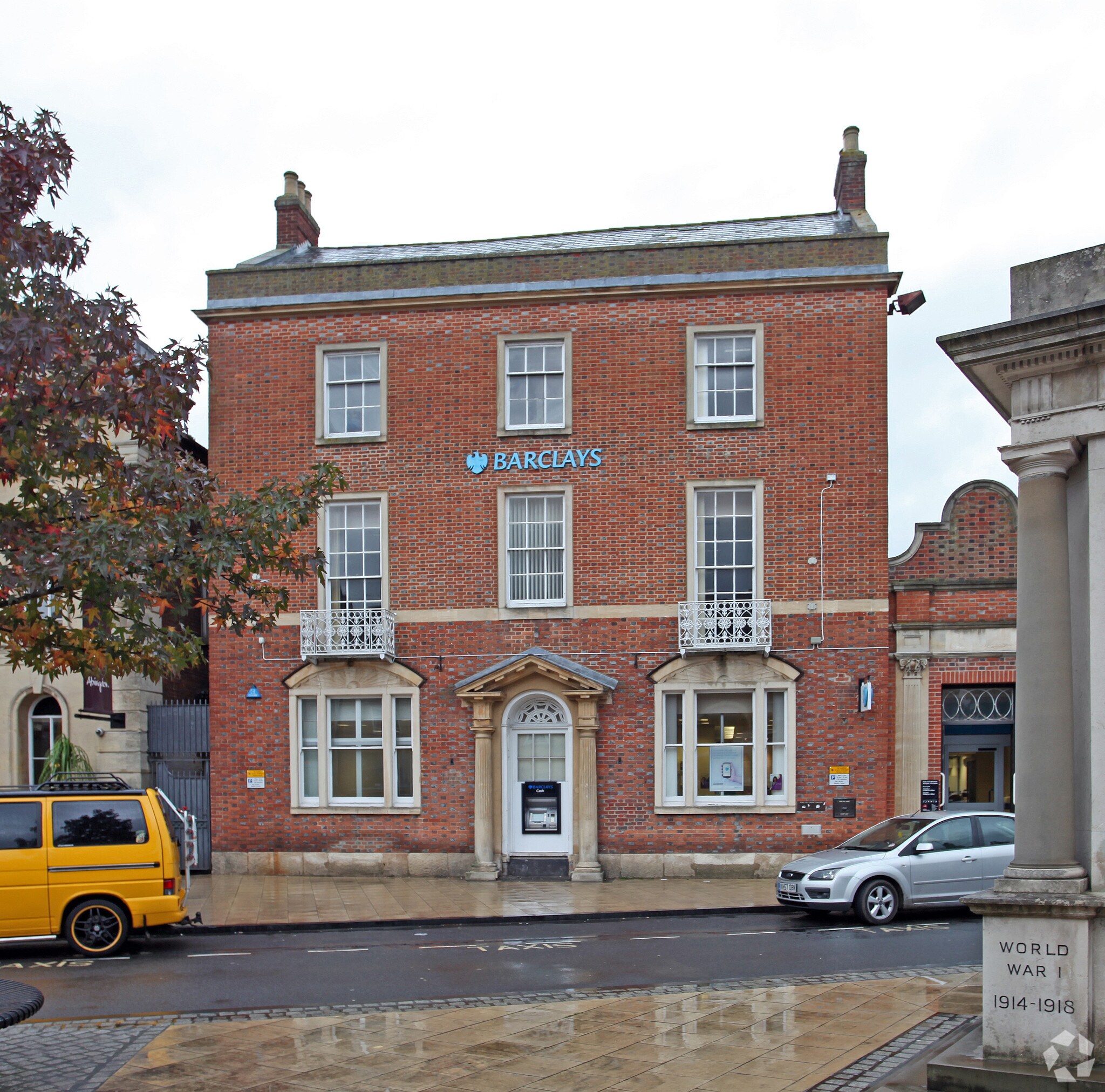 2 The Square, Abingdon to rent Primary Photo- Image 1 of 4