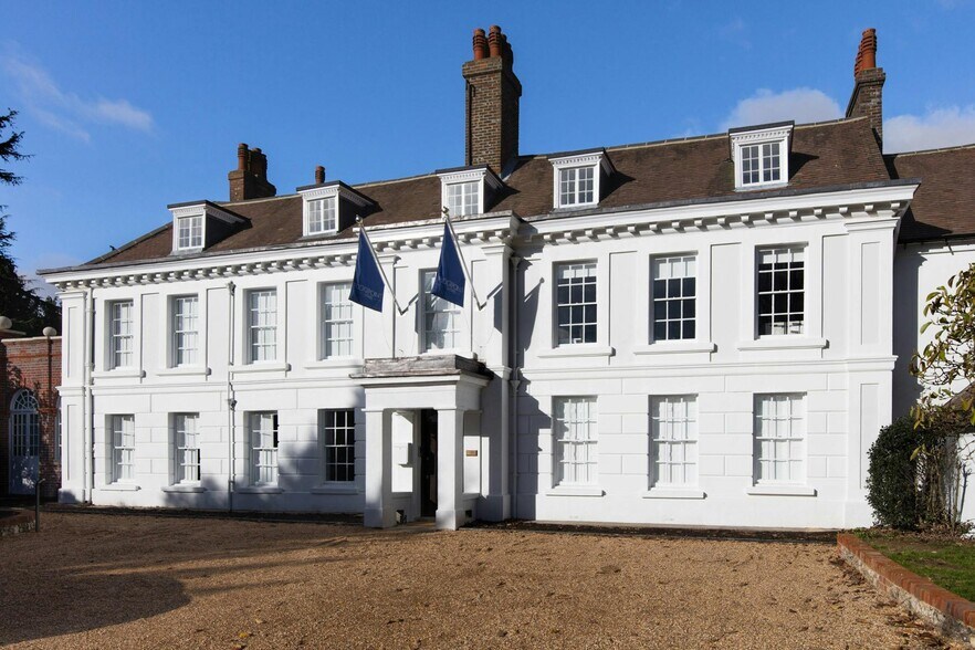 Amersham Rd, High Wycombe to rent - Building Photo - Image 2 of 2