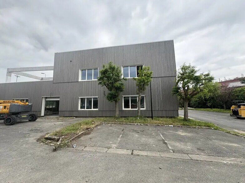 Light Industrial in Gennevilliers to rent - Building Photo - Image 2 of 15