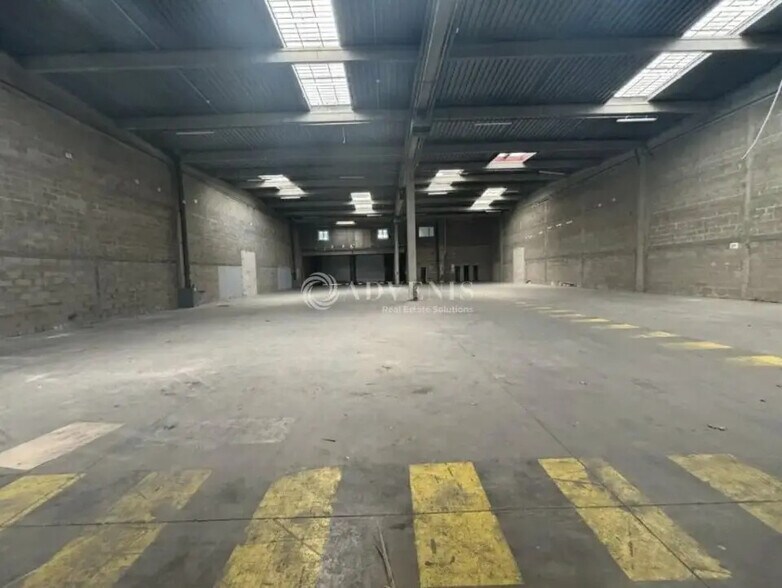 Industrial in Goussainville to rent - Interior Photo - Image 3 of 7