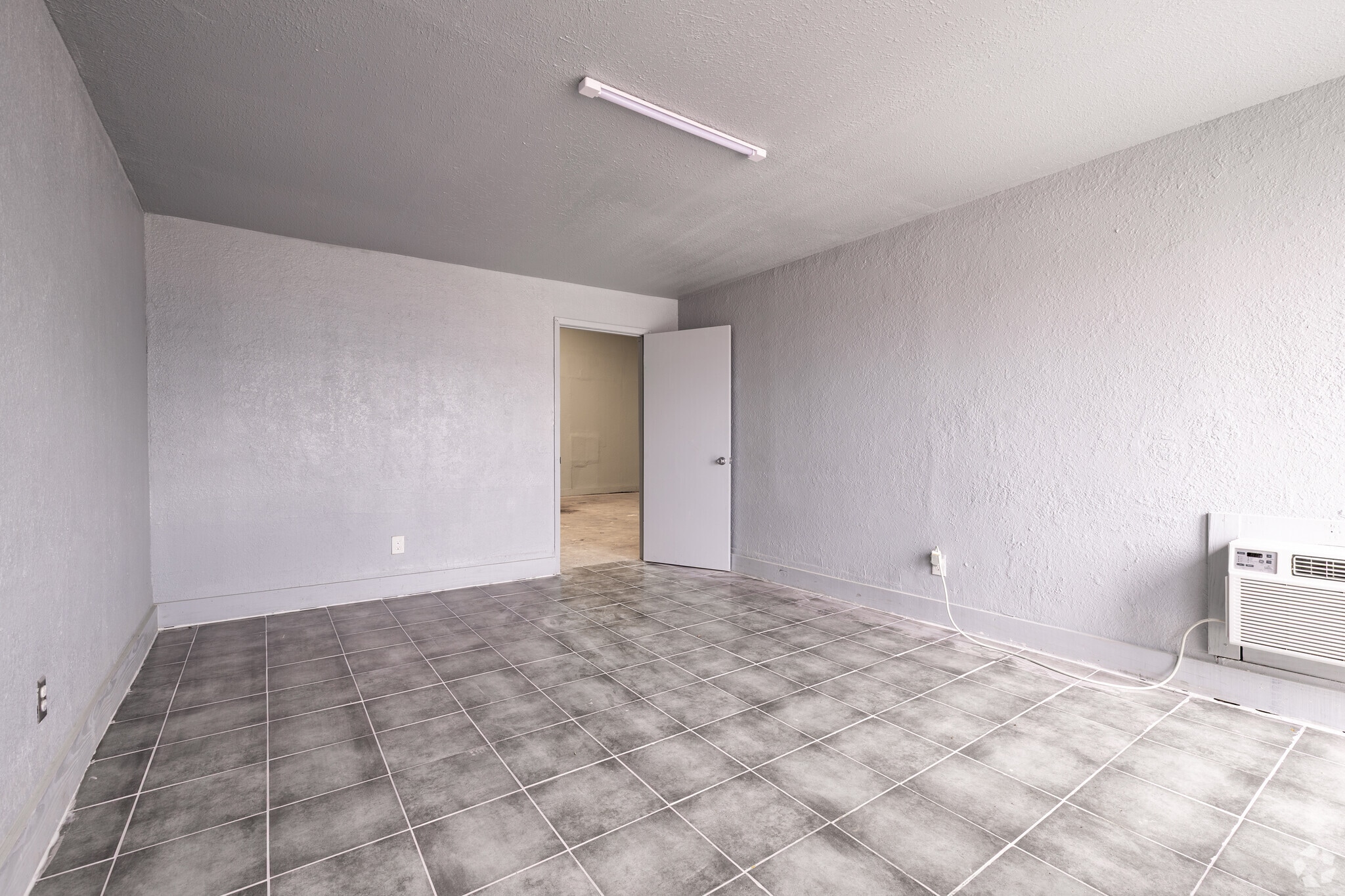 7676 N I-45, Houston, TX to rent Interior Photo- Image 1 of 5
