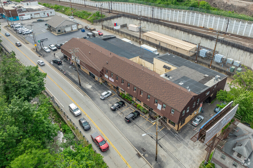 2544-2546 Library Rd, Pittsburgh, PA for rent - Building Photo - Image 3 of 15