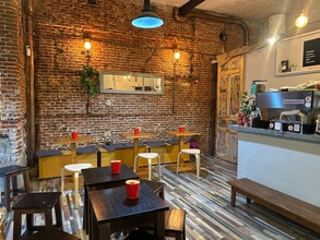 Retail in Madrid, Madrid to rent Interior Photo- Image 1 of 6