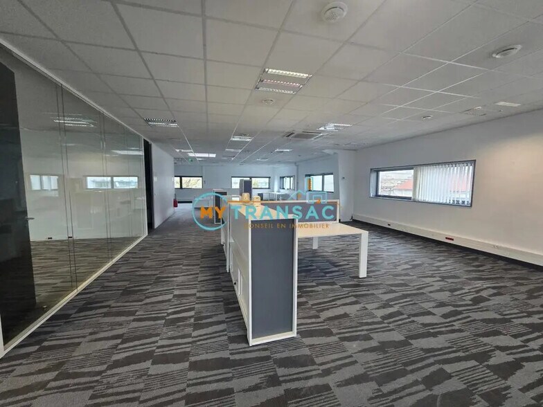 Office in Ivry-sur-Seine to rent - Interior Photo - Image 3 of 6