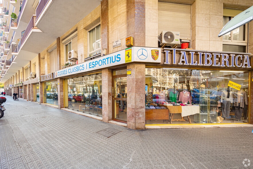 Retail in Barcelona, Barcelona to rent - Building Photo - Image 3 of 4